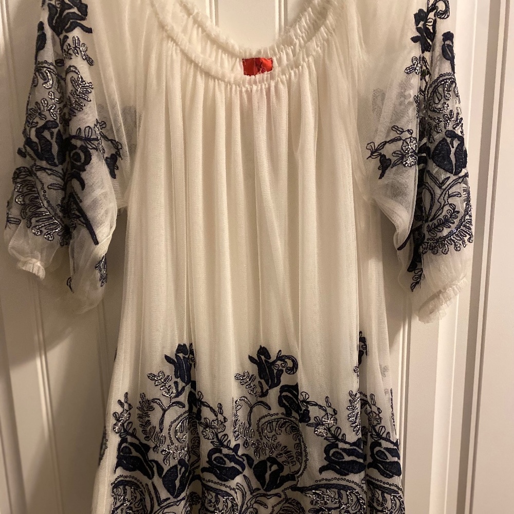 V Cristina White Floral Patterned Top (Medium)